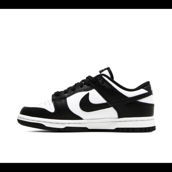 Black and white Nike dunks. - Picture 4 of 5